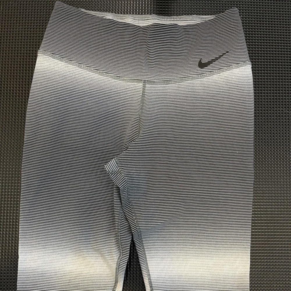 Nike Legging Size Small - Picture 3 of 13
